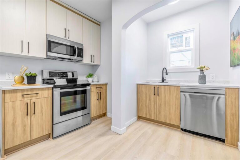 Residential renovation by Nyce Renos in Winnipeg - project photo 9