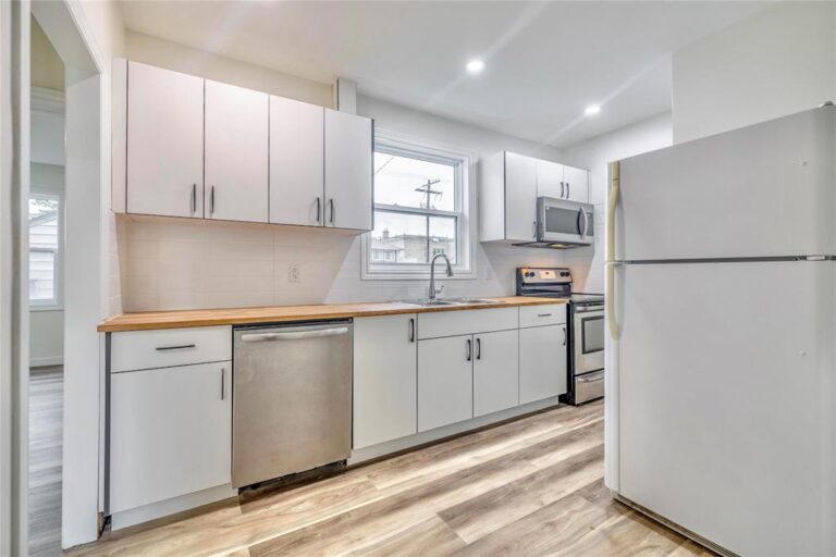 Residential renovation by Nyce Renos in Winnipeg - project photo 8
